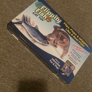 Flippity fish cat toy